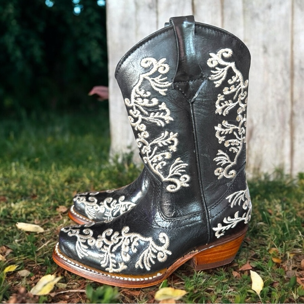 Authentic Black Leather Snip Toe Floral Embroidered Western Cowboy Boots
